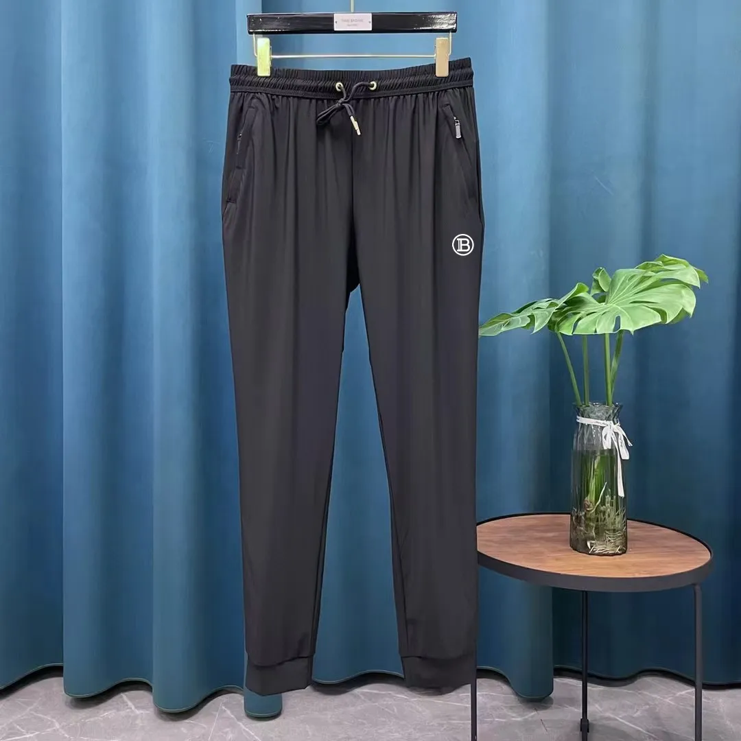 Balmain's annual New Arrival ice silk elastic quick-drying casual sports straight trousers with sun protection. These pants are very Versatile, with elastic waist and widened and thickened waistband! Straightforward design! 3D three-dimensional craftsmanship tailoring the upper body to highlight the figure! Selected ice silk four-way stretch fabric, comfortable and smooth to the touch! The drape is great! No pilling, no fading, cool and comfortable! Technical fabrics are really very technical! It’s like a single layer of skin! Extremely cool! ! Stretch fabric on all sides! It has elasticity both horizontally and vertically, and is very breathable! The upper body is very comfortable! Simple and elegant style! Not too much cumbersome design! Exquisite craftsmanship! Quality is in place! No need to say more about this! Once you buy it and wear it, you will know that it can be worn for daily work and outdoor sports. This style has been designed by many famous designers and is the perfect combination of fashion, leisure and outdoor sports, so it is your best choice whether you wear it daily or outdoors. Color: Black Gray Size S-XL